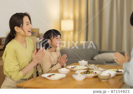 夕食 家族 87154925