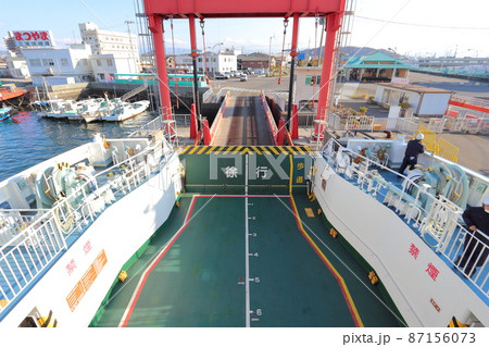 愛媛県 中島行 カーフェリーななしま（東線）の三津浜港 87156073