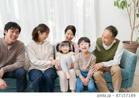 三世代家族 87157189