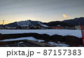 茶畑と雪景色 87157383