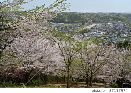 越生町さくらの山公園頂上部から市街地望む 越生町さくらの山公園頂上部から市街地望む 87157974