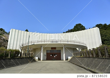 越生町さくらの山公園頂上部の無名戦士の墓の霊廟 87158020
