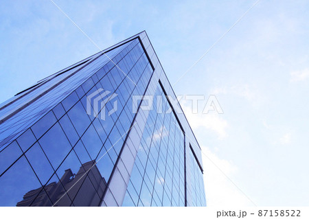 サンパウロのガラス張りのビルと青空 ブラジル サンパウロのガラス張りのビルと青空 ブラジル 87158522