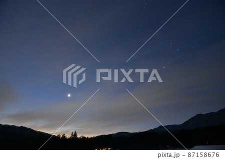 北杜市白州町、夜明けの空に昇った明けの明星とさそり座 北杜市白州町、夜明けの空に昇った明けの明星とさそり座 87158676