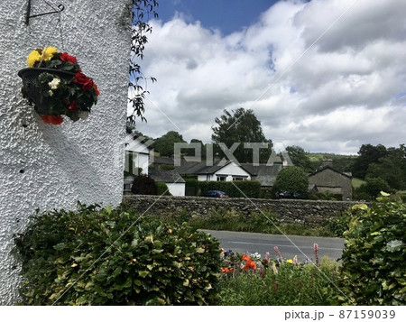 イギリス 湖水地方 ソーリーの民家と 壁の花飾り イギリス 湖水地方 ソーリーの民家と 壁の花飾り 87159039