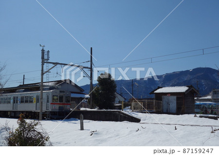 養老鉄道　揖斐駅　山と駅 87159247