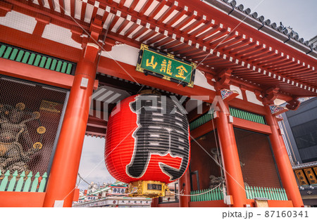 日本の東京都市景観 浅草寺（雷門）などを望む 87160341