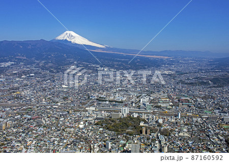 三島市上空より富士山を望む・空撮 87160592