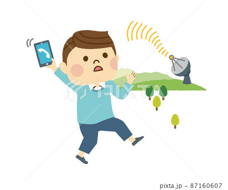 電波の良い場所を探す男性 87160607