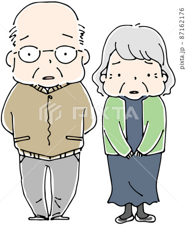 並んで立つおじいさんとおばあさんの全身 並んで立つおじいさんとおばあさんの全身 87162176
