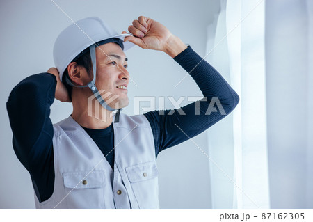 大工・職人（笑顔） 87162305