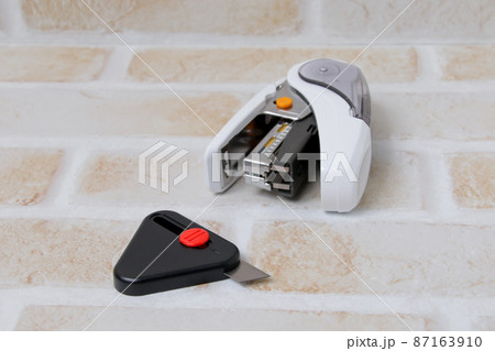 カッター,刃物,文具,文房具,切る,ホチキス、工作,道具,物,はもの,カッターナイフ 87163910