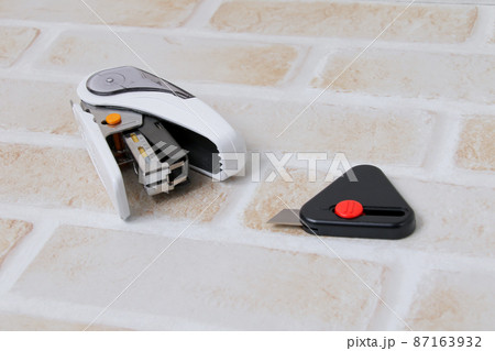 カッター,刃物,文具,文房具,切る,ホチキス、工作,道具,物,はもの,カッターナイフ 87163932