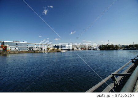 新山下運河沿い 87165357