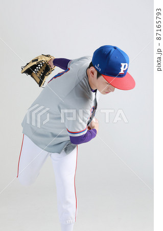 baseball sports player, asian korean man throwing and receiving ball 87165793