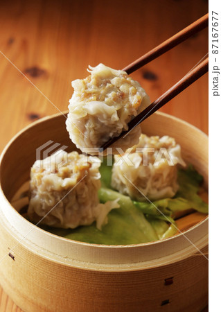 せいろに入った美味しそうな豚肉焼売 せいろに入った美味しそうな豚肉焼売 87167677