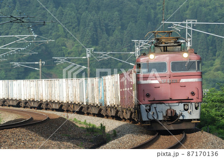 北陸本線 津幡-倶利伽羅 JR貨物 EF81-121(富山) 北陸本線 津幡-倶利伽羅 JR貨物 EF81-121(富山) 87170136