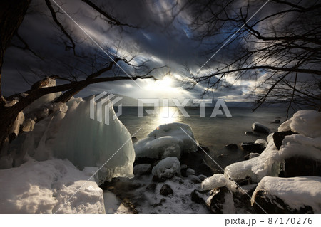 夕暮れの十和田湖 夕暮れの十和田湖 87170276