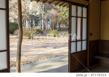 旧岩崎家末廣別邸　東屋から臨む庭園 87170324