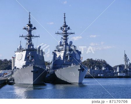 横須賀港に停泊する軍艦 87170706