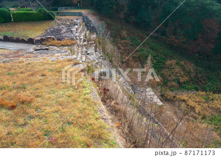 江戸時代に築かれた砂防ダム・堂々川砂留群の堂々川六番砂留1 広島県福山市神辺町 江戸時代に築かれた砂防ダム・堂々川砂留群の堂々川六番砂留1 広島県福山市神辺町 87171173