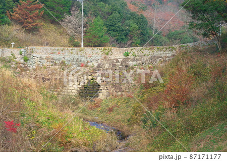 江戸時代に築かれた砂防ダム・堂々川砂留群の堂々川五番砂留2 広島県福山市神辺町 江戸時代に築かれた砂防ダム・堂々川砂留群の堂々川五番砂留2 広島県福山市神辺町 87171177