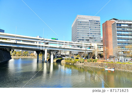 竹橋より首都高速竹橋JCT方面を望む(東京都千代田区)【2022.2】 87171625
