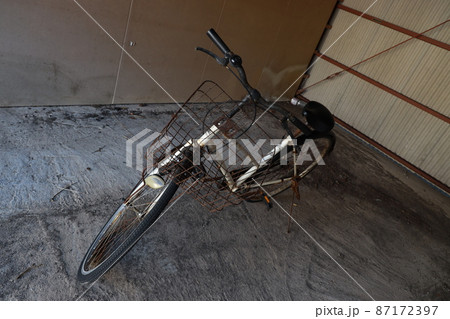 錆びた自転車 錆びた自転車 87172397