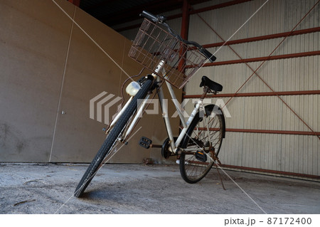 錆びた自転車 87172400