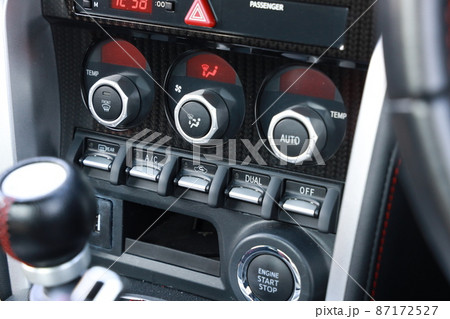スポーツカーのエアコンスイッチ 87172527