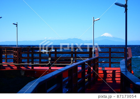城ヶ島　富士山と赤い橋 87173054