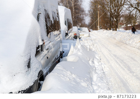 close-up view on snow-covered vehicles at sunny winter morning close-up view on snow-covered vehicles at sunny winter morning 87173223
