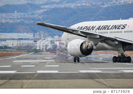 《大阪府》航空機・大阪国際空港 87173929