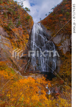 紅葉の安の滝　上段　中ノ又渓谷　秋田県北秋田市 87174385