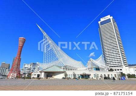 【兵庫県】快晴下の神戸ポートタワーとホテルオークラ神戸（メリケンパーク） 87175154