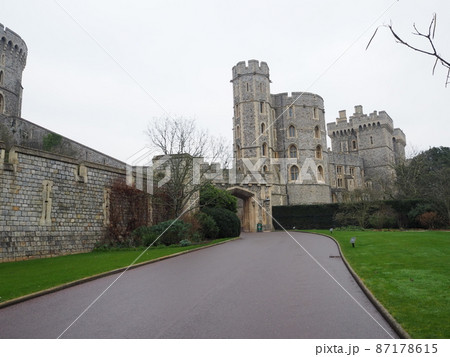 ウインザーにある城に続く道 87178615