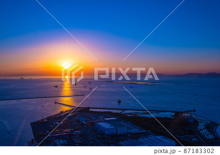 大阪南港の夕景 87183302
