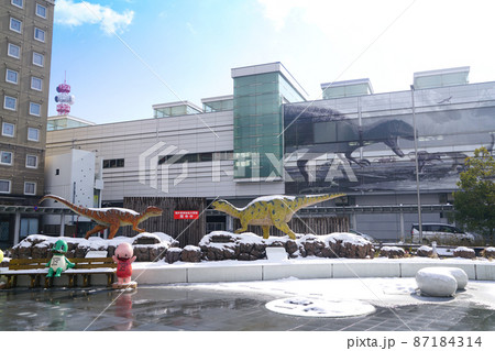 福井市駅前　恐竜広場　積雪風景　冬 87184314