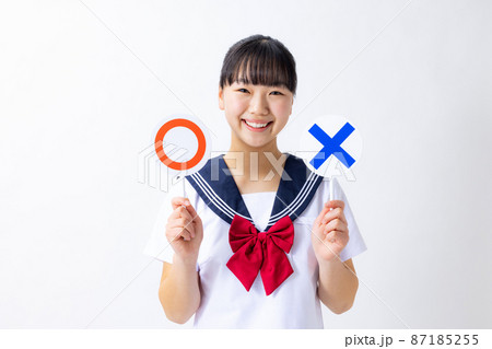 中学生の女子学生 中学生の女子学生 87185255