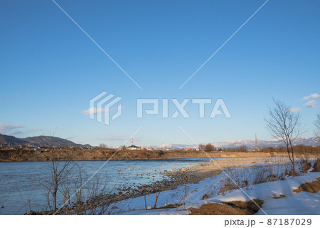 長野市青木島 犀川の河原の冬の風景 長野市青木島 犀川の河原の冬の風景 87187029