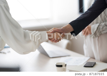 握手パーツカット ビジネスシーン 握手パーツカット ビジネスシーン 87187035