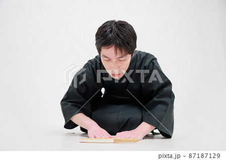 着物を着た男性の礼 着物を着た男性の礼 87187129