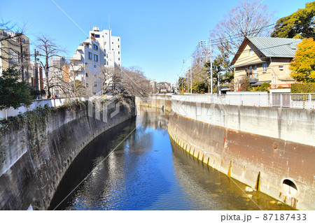 駒塚橋/神田川より上流方向を望む(東京都文京区)【2022.2】 駒塚橋/神田川より上流方向を望む(東京都文京区)【2022.2】 87187433