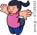 ジャンプしている女の子 87189263