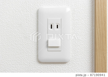 コンセントキャップを差したコンセント 87190941