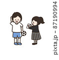 ラブレターを渡す女の子と照れるサッカー少年 87190994