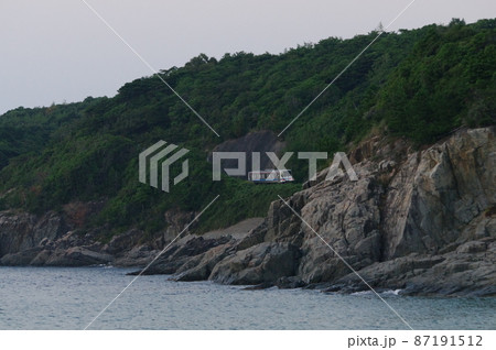山陰本線 海岸線を行くキハ120 87191512