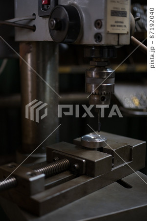 タッピングボール盤でタップ加工 87192040