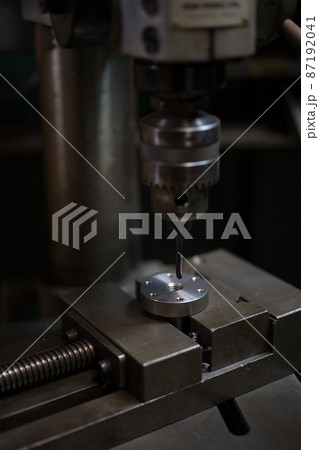 タッピングボール盤でタップ加工 87192041