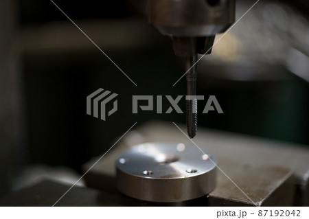 タッピングボール盤でタップ加工 87192042